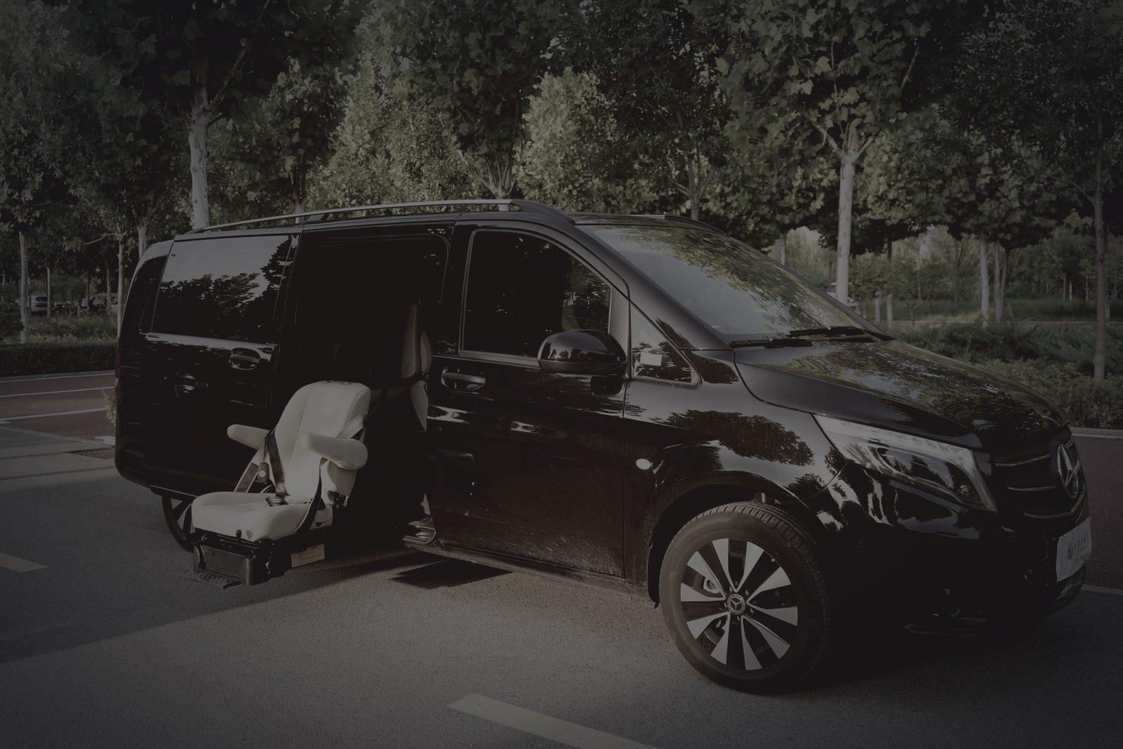 People Carrier — Mercedes-Benz V-Class, Volkswagen Caravelle or equivalent